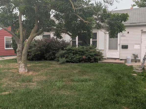 26065 Waldorf St, Roseville, MI 48066