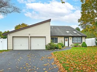 306 Southaven Ave, Medford, NY 11763