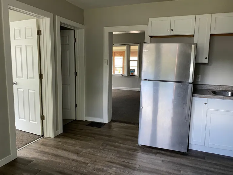 541 Putnam St — Photo 5