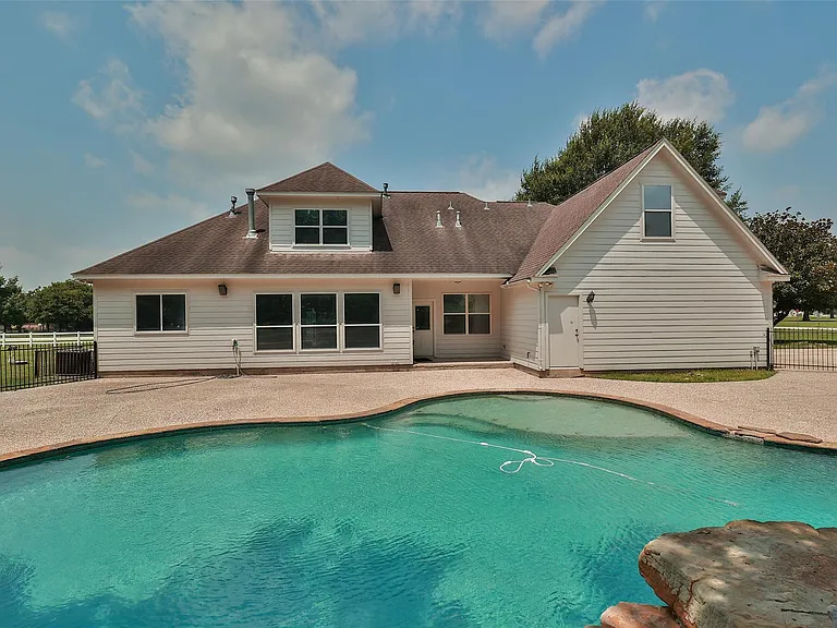 19907 Stone Lake Cir — Photo 2