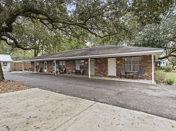 1015 Lafontaine Ave, Ocean Springs, MS 39564