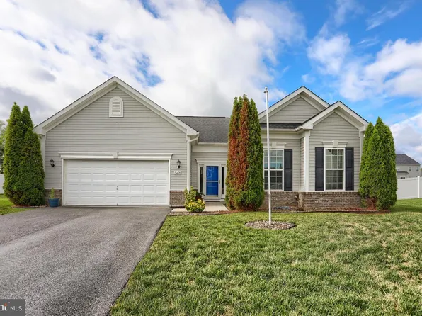 15621 Camden Dr N, Greencastle, PA 17225