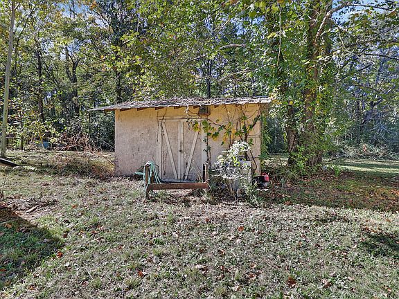 2nd image of 205 Davis Rd