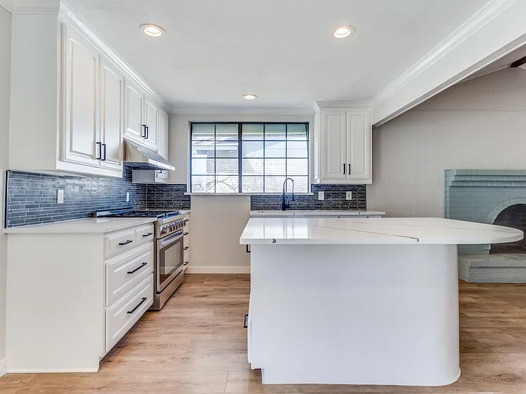 1821 Travis St — Photo 8