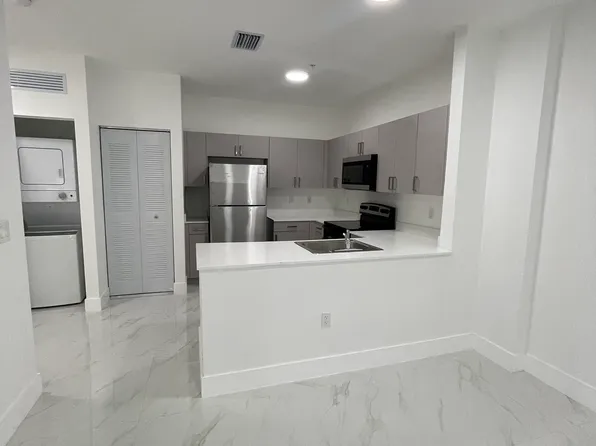1275 W 26th Pl #E26, Hialeah, FL 33010
