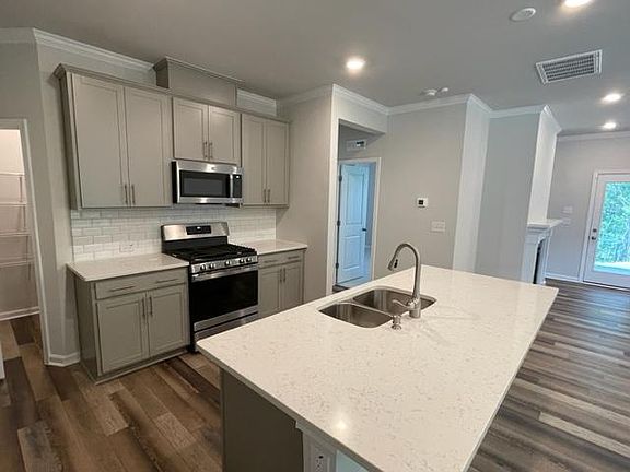 4th image of 2617 Pikes Peak Dr
