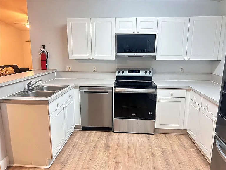 8825 Grand Palms Cir #B — Photo 5