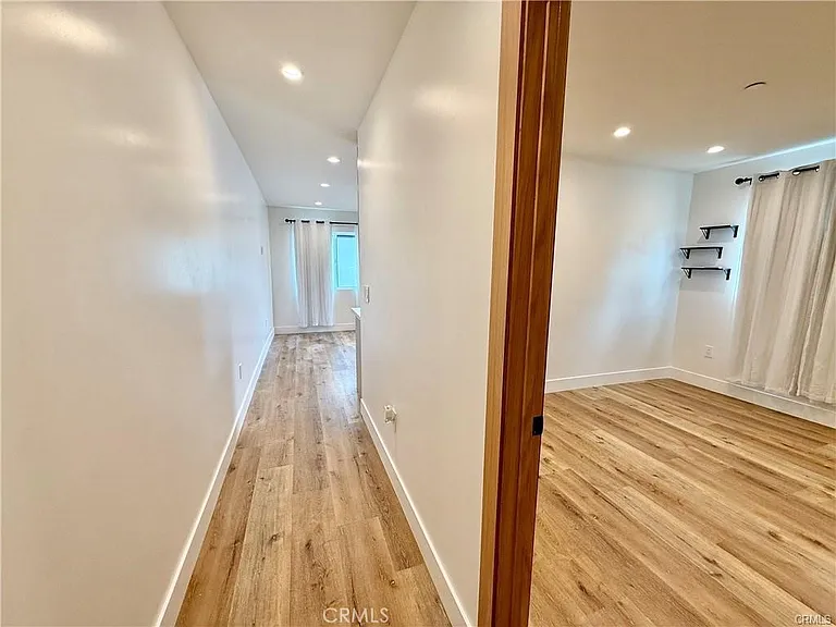 6902 Corbin Ave — Photo 7