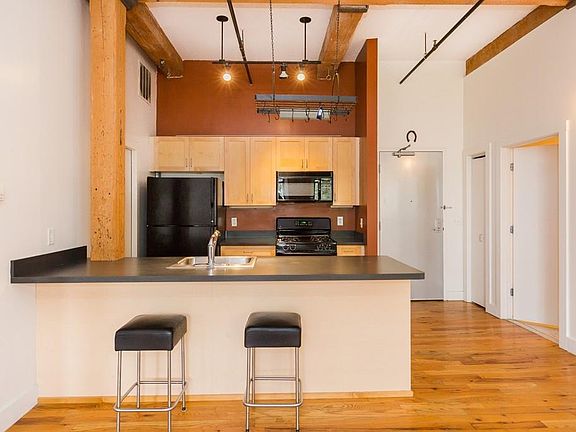 4th image of 589 Essex St Unit 208