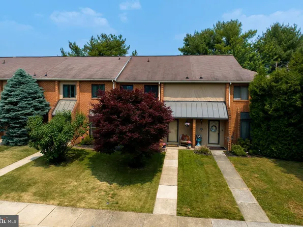 125 Caernarvon Ct, Exton, PA 19341
