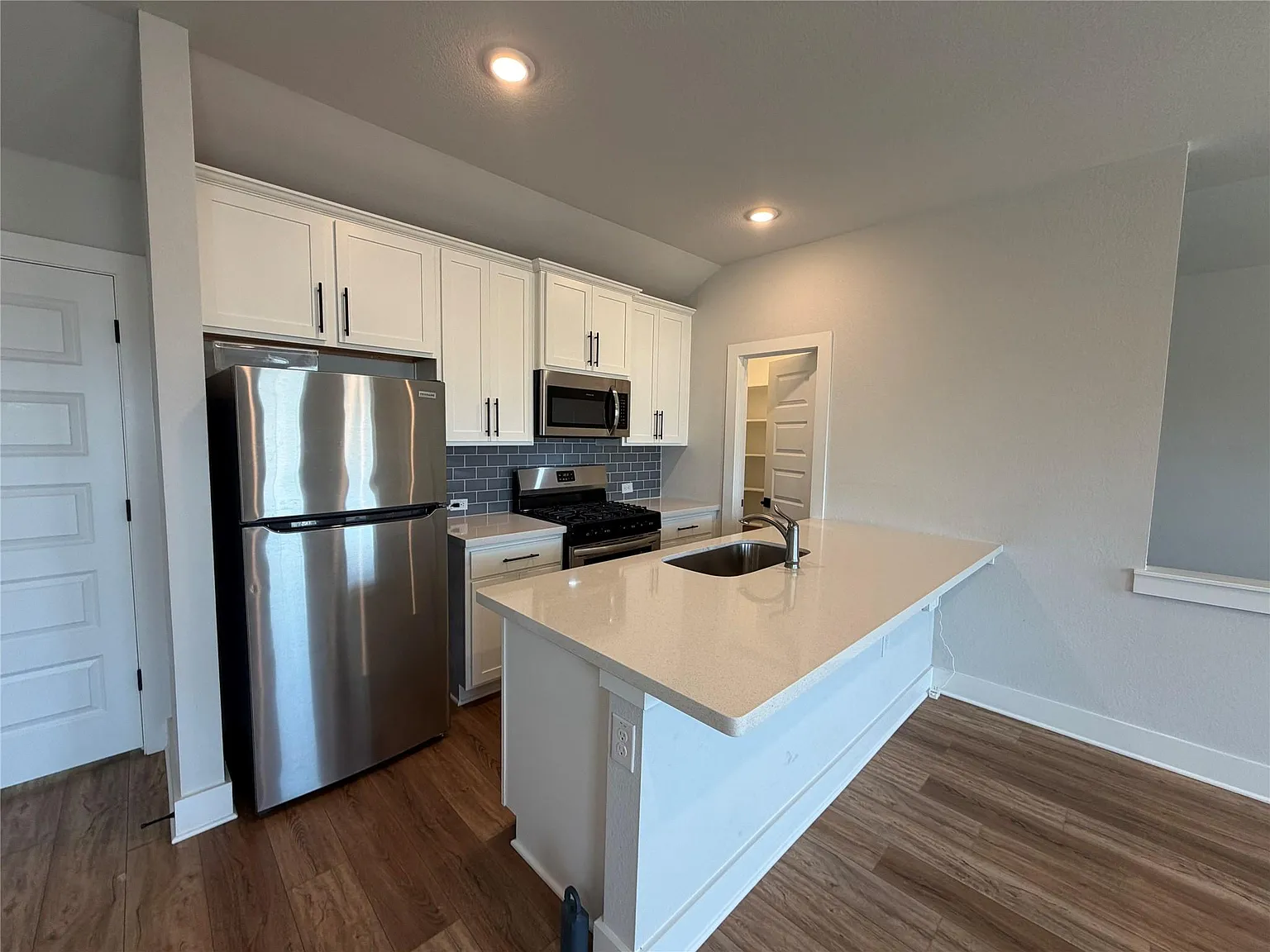 1 bed, 1.0 bath, 1200 sqft, $1,500 — Photo 2