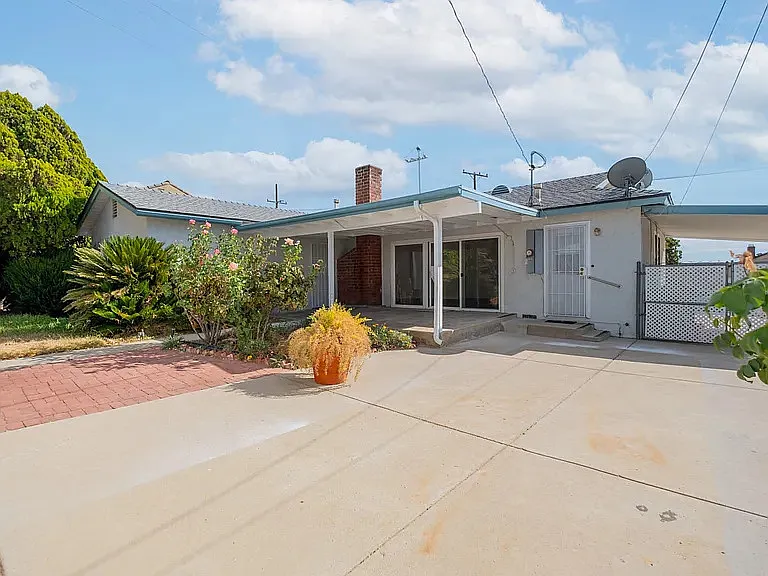 13765 Astoria St — Photo 2