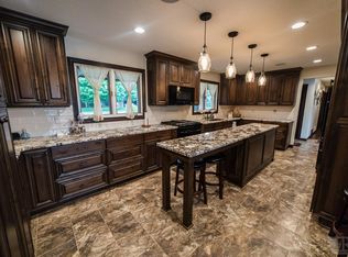 920 Briarstone Dr, Mason City, IA 50401