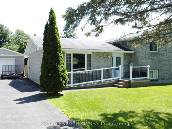12078 E Lakeshore Dr, South Dundas, ON K0C 1X0