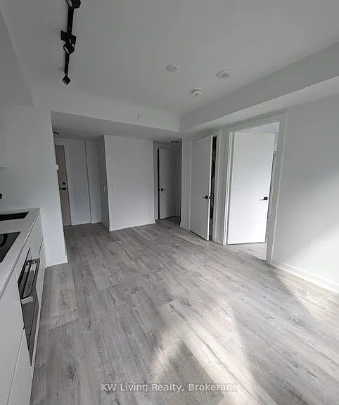 327 King St W #701 — Photo 2
