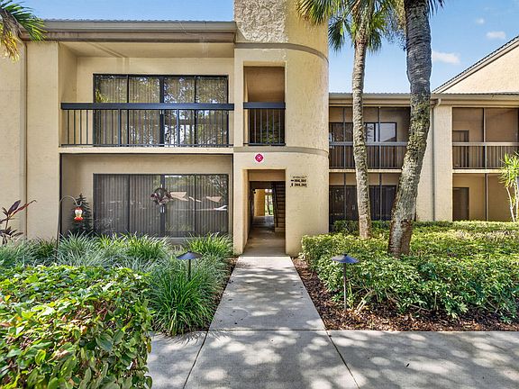 5th image of 9460 Meadowood Drive #104