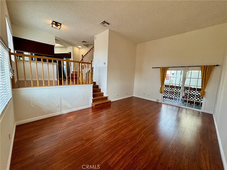 1523 E Windsor Rd #105B — Photo 1