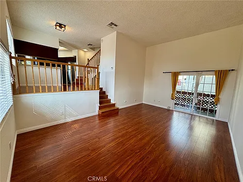 1523 E Windsor Rd #105B Photo 1 1523 E Windsor Rd #105B Photo 1