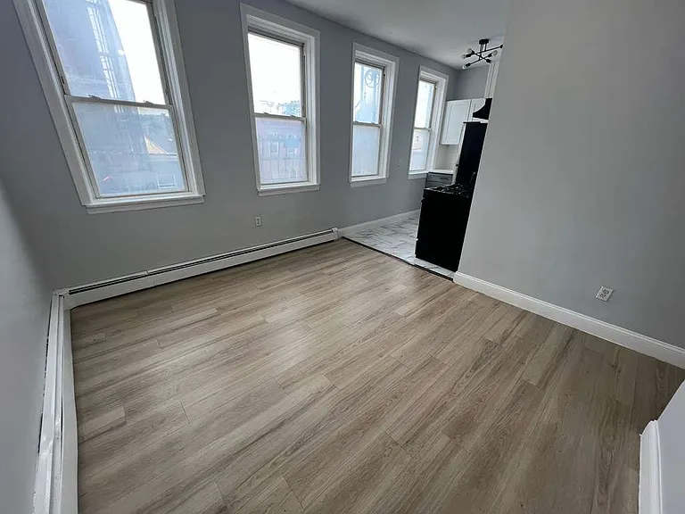 596 River St #6 — Photo 3