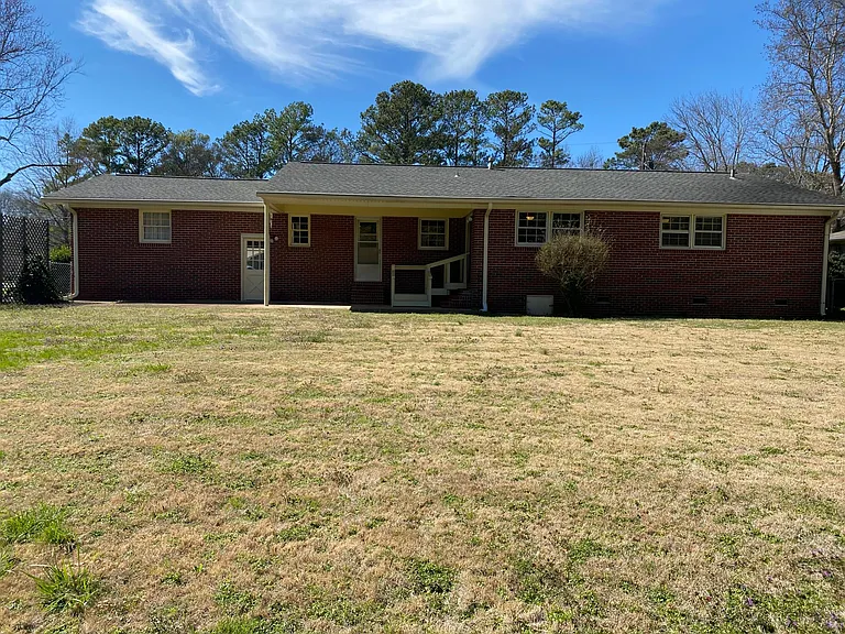 807 Watts Dr SE — Photo 24