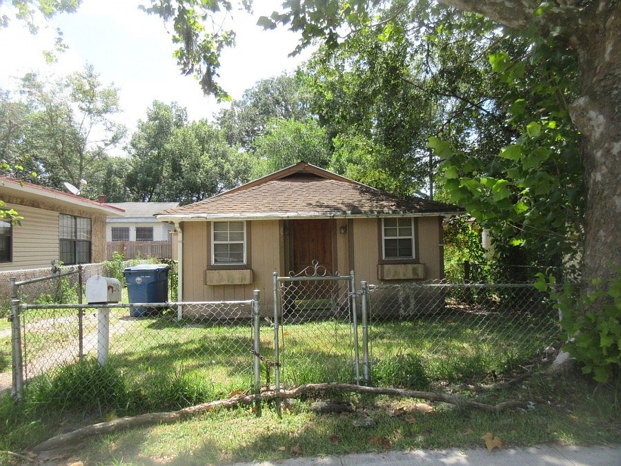 1st image of 2242 Clyde Dr