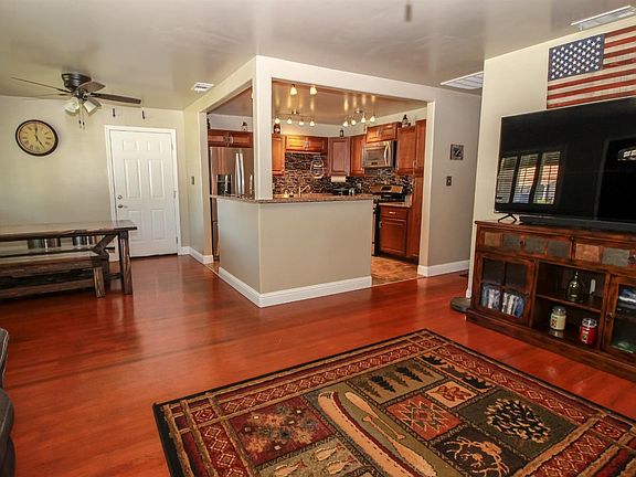 4th image of 1734 Hall St