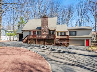 6 Cobblewood Dr, Mount Pocono, PA 18344