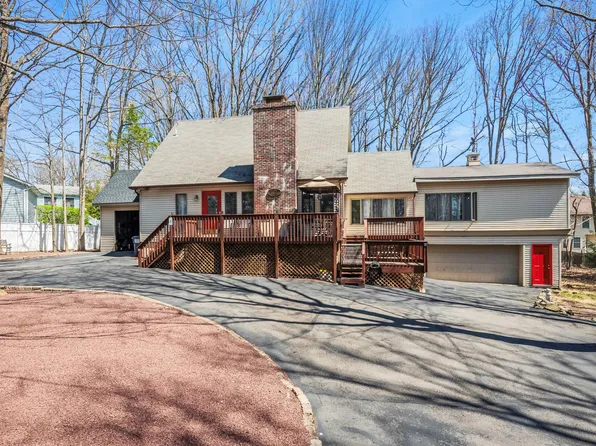6 Cobblewood Dr, Mount Pocono, PA 18344