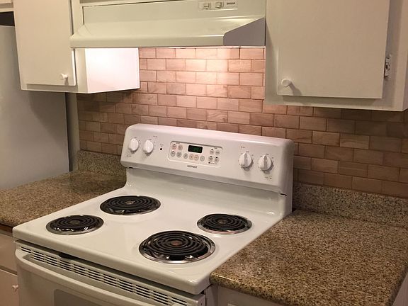 KITCHEN WITH SELF CLEANING OVEN, DISHWASHER DISPOSER