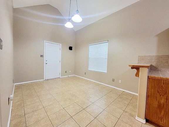 5th image of 1602 Margaret Ln
