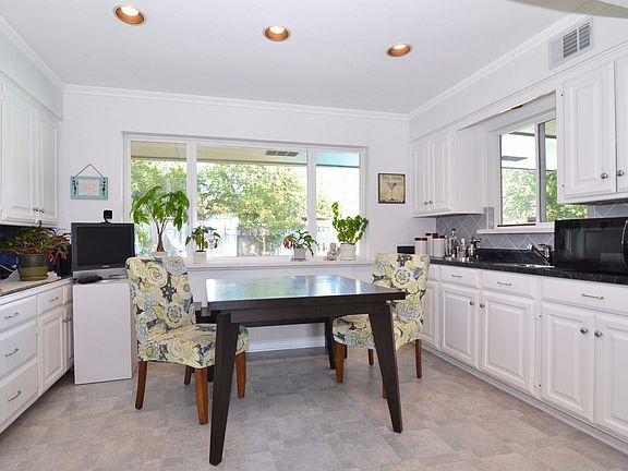 5th image of 3817 Vinecrest Dr