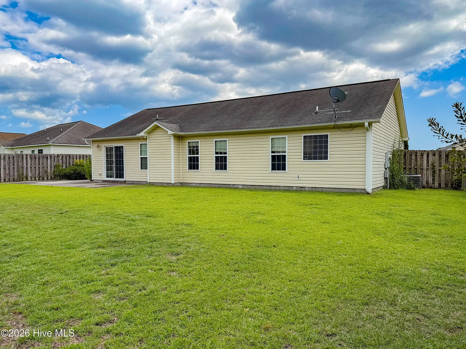 3 bed, 2.0 bath, $1,800 — Photo 3