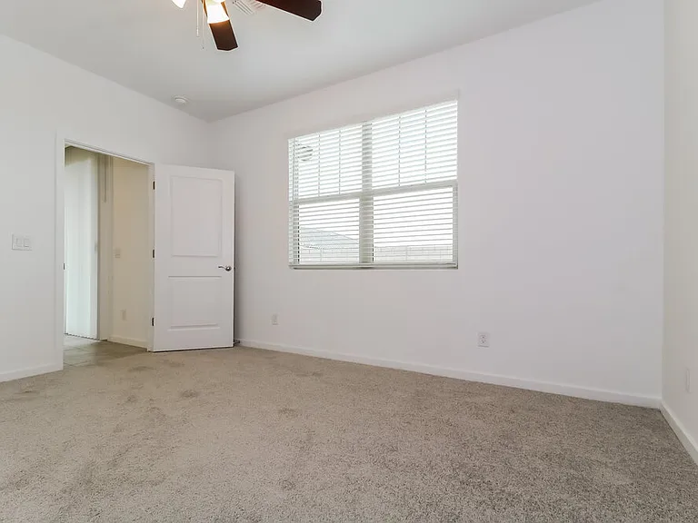 4904 S 107th Ln — Photo 11