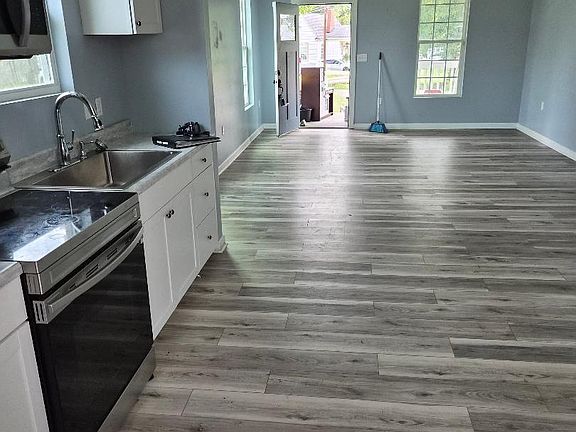 3rd image of 533 Ball Park Dr