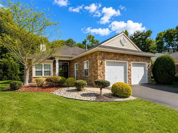 111 Fontaine Ct, Monroe Township, NJ 08831