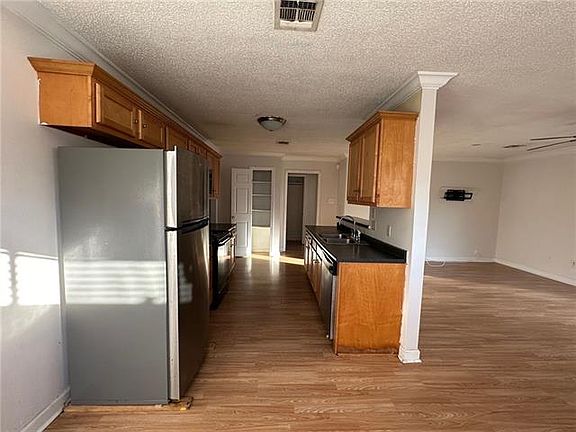 5th image of 7424 Woodbine Dr