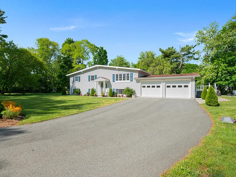 10 London Ct — Photo 9