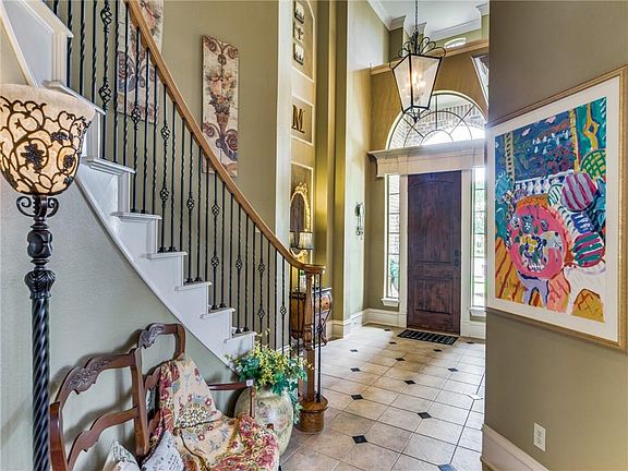 3rd image of 811 Pond Springs Ct