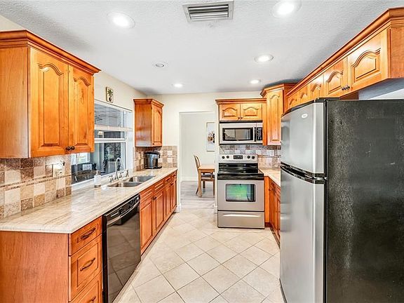 3rd image of 1470 NW 67th Avenue