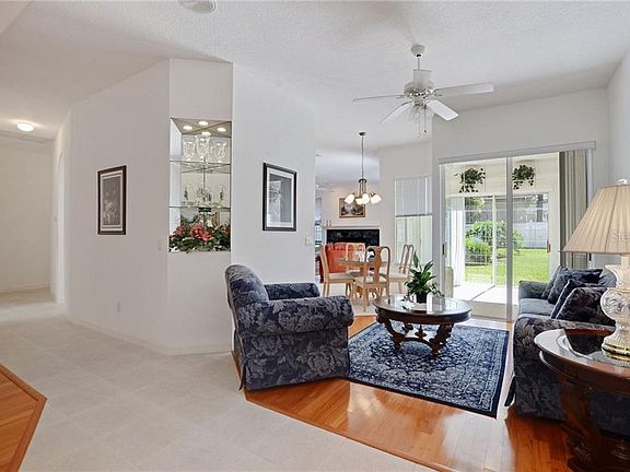 5th image of 2224 Valrico Forest Dr