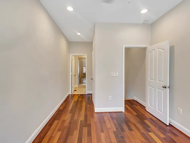 1129 Washington Blvd — Photo 10