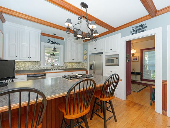 4th image of 18 Lincoln Ave