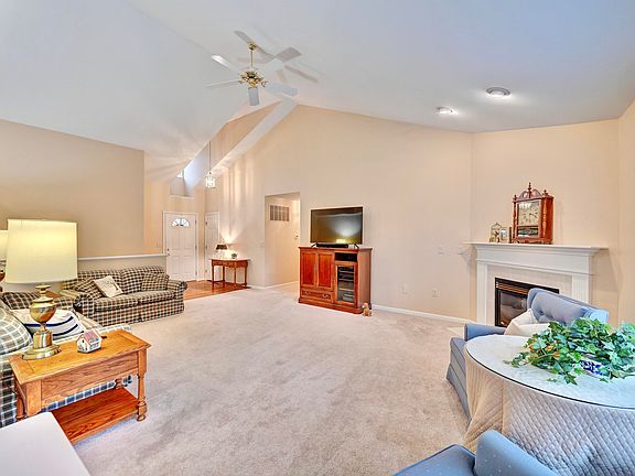 5th image of 2736 Coachlight Ln