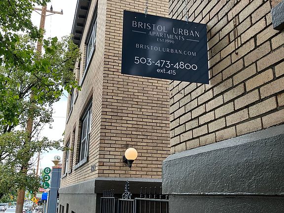 2nd image of 1809 SE Hawthorne Blvd APT 102