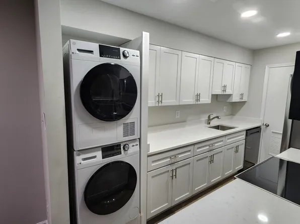 5803 Rexford Dr APT 819, Springfield, VA 22152