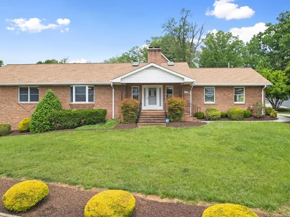 105 Luray Ave, Front Royal, VA 22630