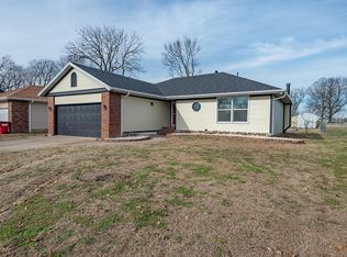 3313 W Camelot Street, Springfield, MO 65807
