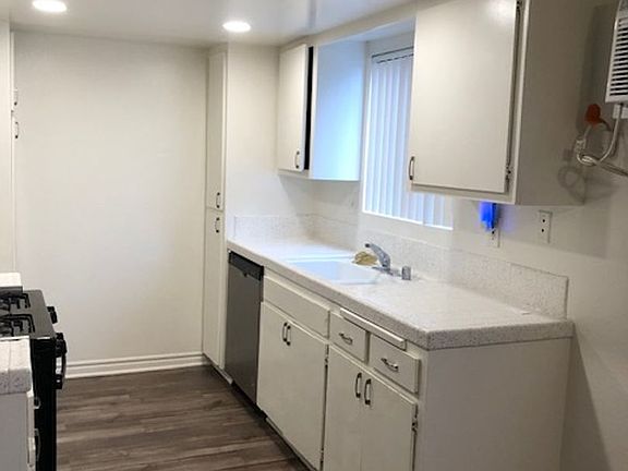 3rd image of 10518 Western Ave APT 101
