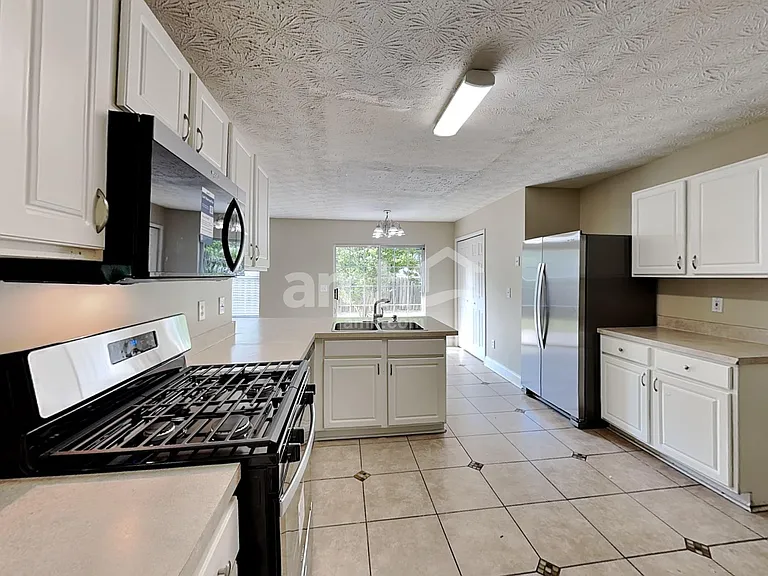 1728 Silverchase Dr SW — Photo 4