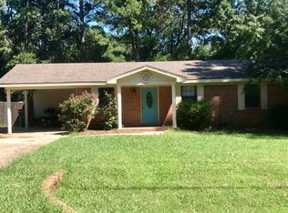 1200 Lakewood Dr, Muscle Shoals, AL 35661